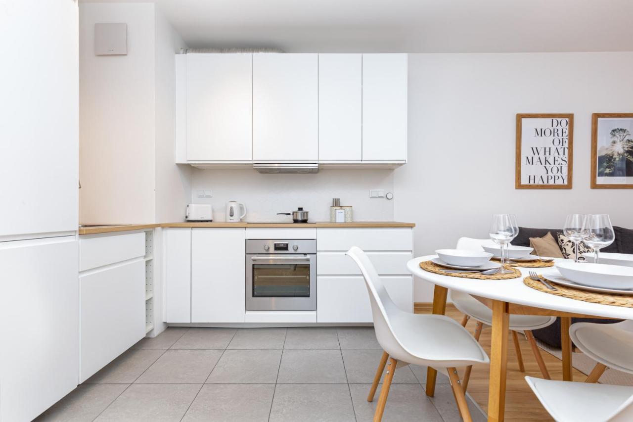 Apartments Varsovia Kasprzaka By Noclegi Renters Bagian luar foto